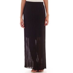 Pleated maxi skirt sheer with lining